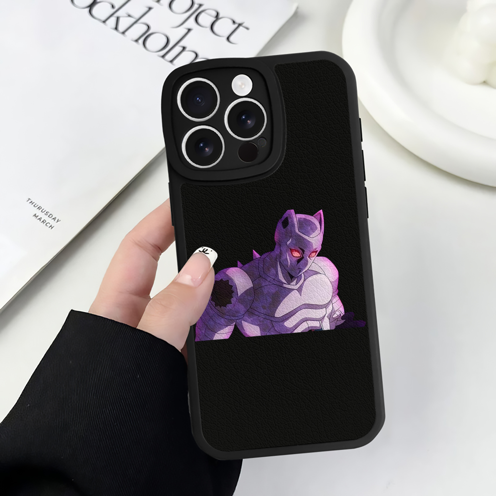 （画像用） ジョジョの奇妙な冒険 きら よしかげ JoJo's Bizarre Adventure Kira Yoshikage 【iPhone 16シリーズ対応】シリコンスマホケース（レザー調） 材質：シリコン